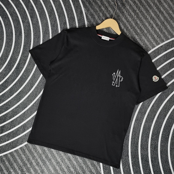 モンクレールTシャツ正面デザイン